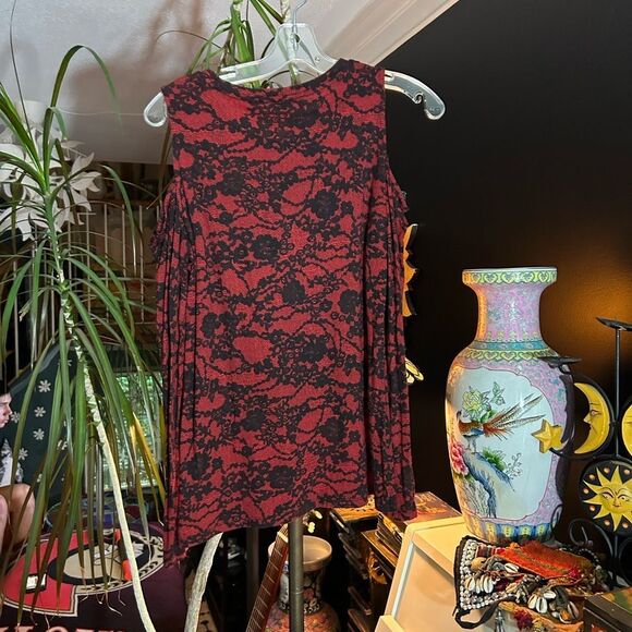 Michael Kors Red and Black Lace Peekaboo Shoulders Top Medium - Picture 8 of 14